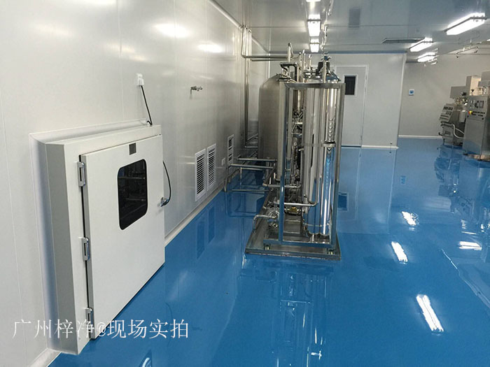 百級無塵車間配備FFU、高效送風(fēng)口、高效過濾器（HEPA）、空氣處理機(jī)組（AHU）傳遞窗等凈化設(shè)備，確保車間空氣質(zhì)量。